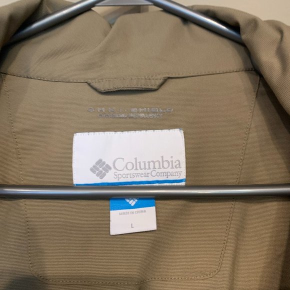 Columbia Omni-Shield Tan raincoat - Picture 6 of 8